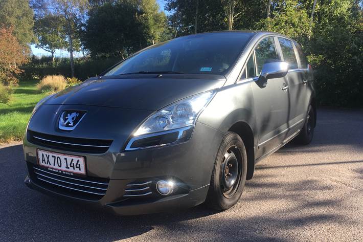 Grå Peugeot 5008 fra 2010
