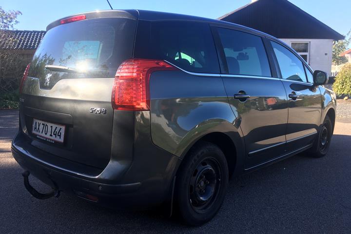 Grå Peugeot 5008 fra 2010