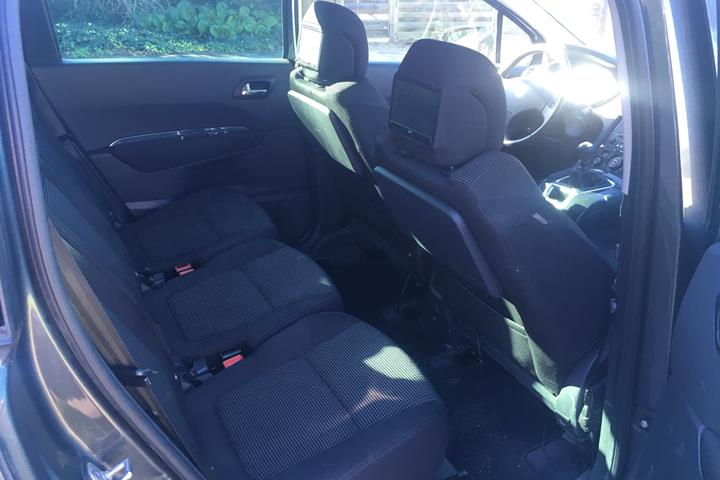 Grå Peugeot 5008 fra 2010