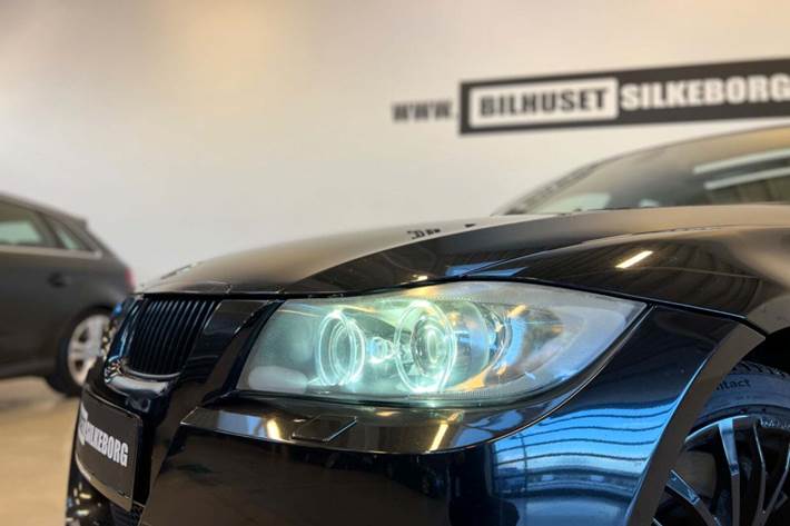 undefined BMW 330Xi fra 2008