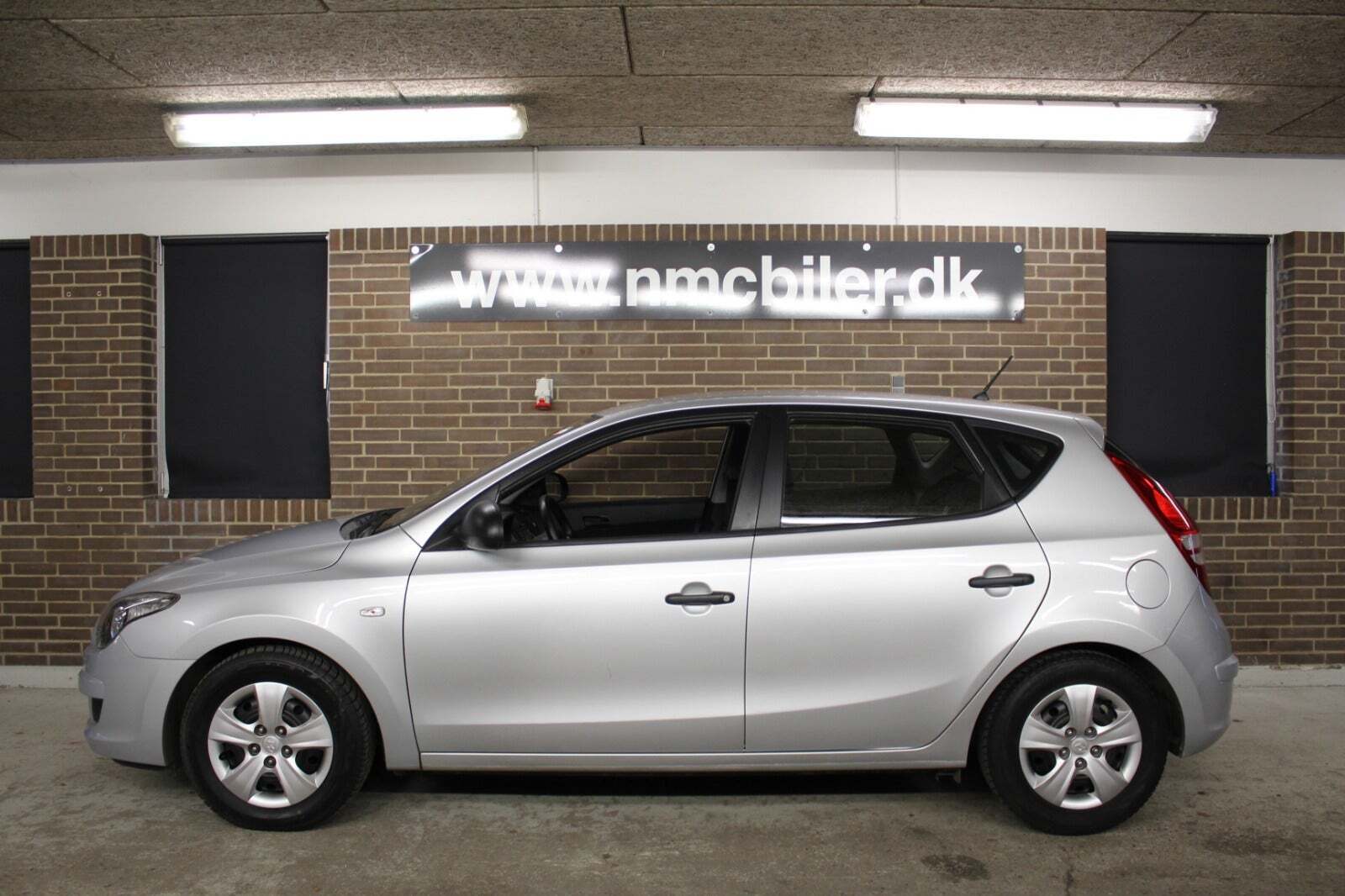 Grå Hyundai i30 fra 2010