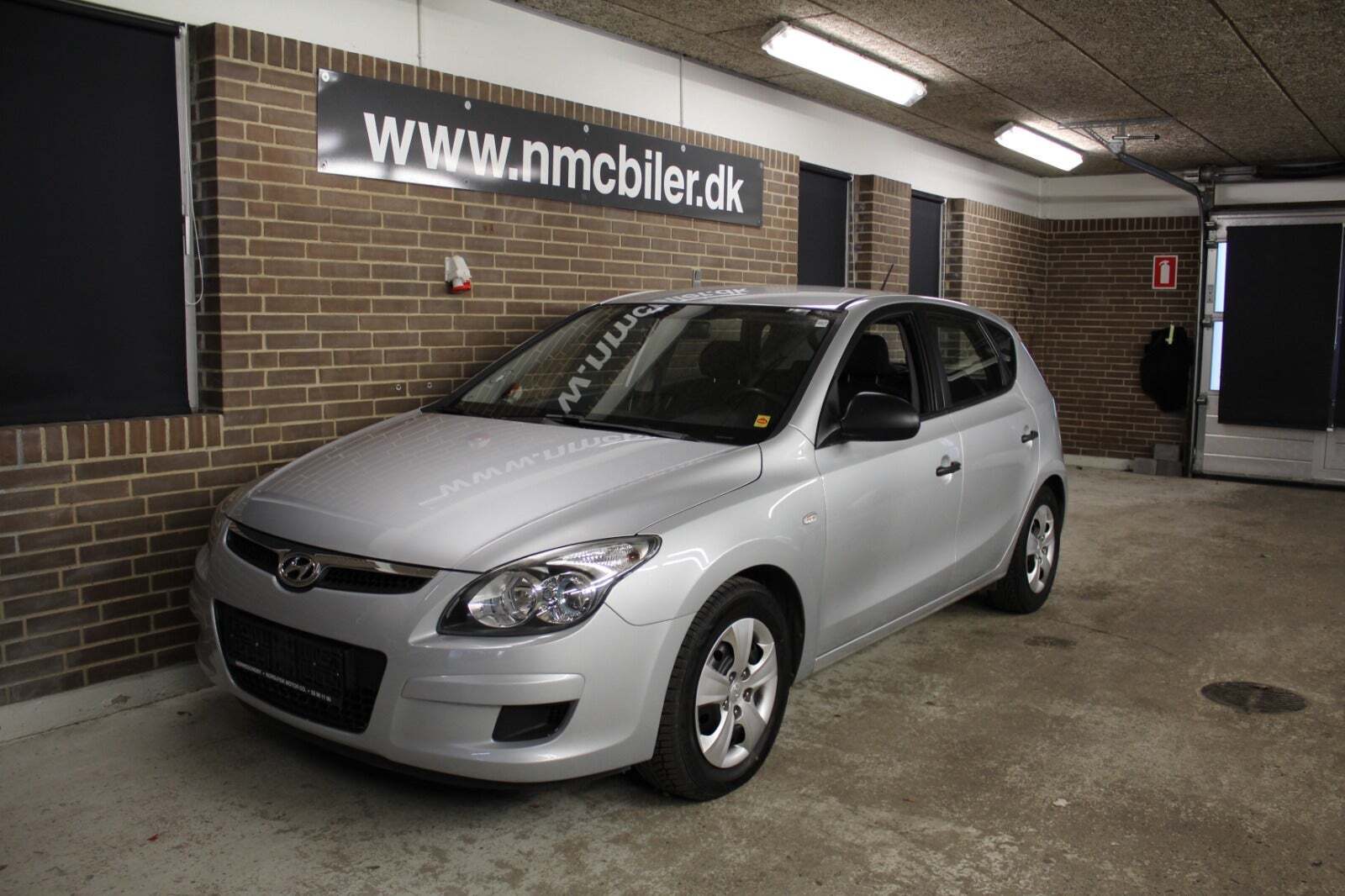 Grå Hyundai i30 fra 2010