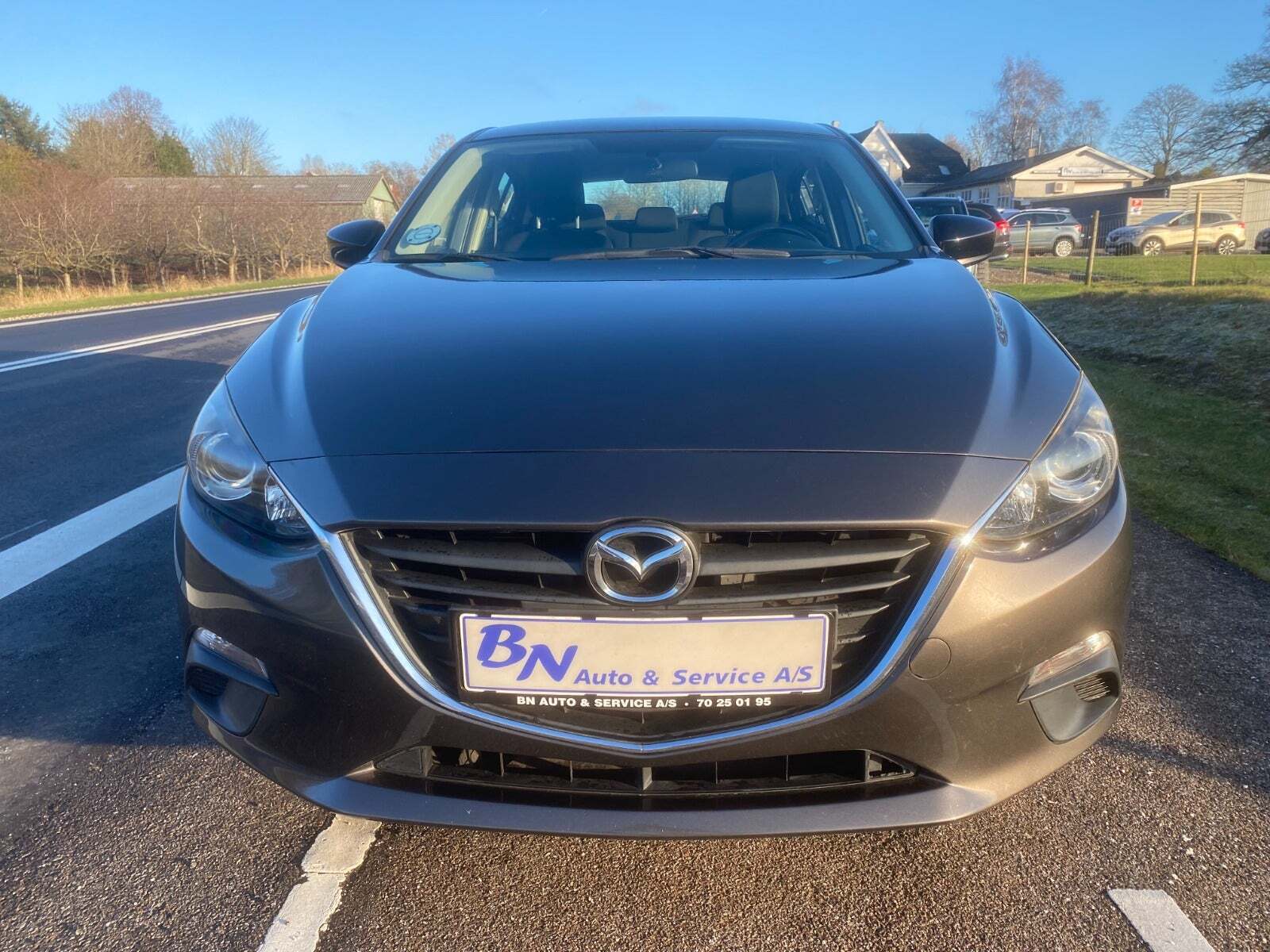 Brun Mazda 3 fra 2016