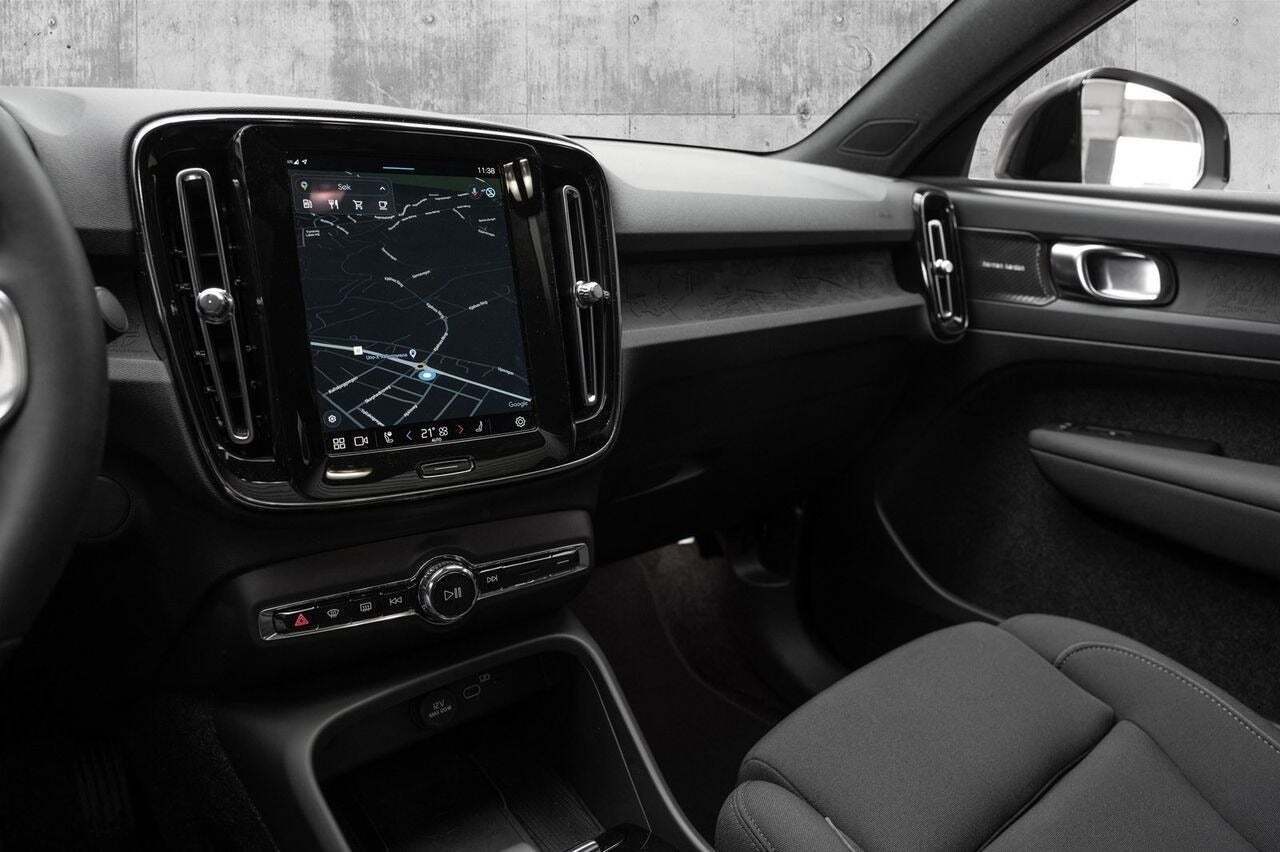 Grå Volvo C40 fra 2023