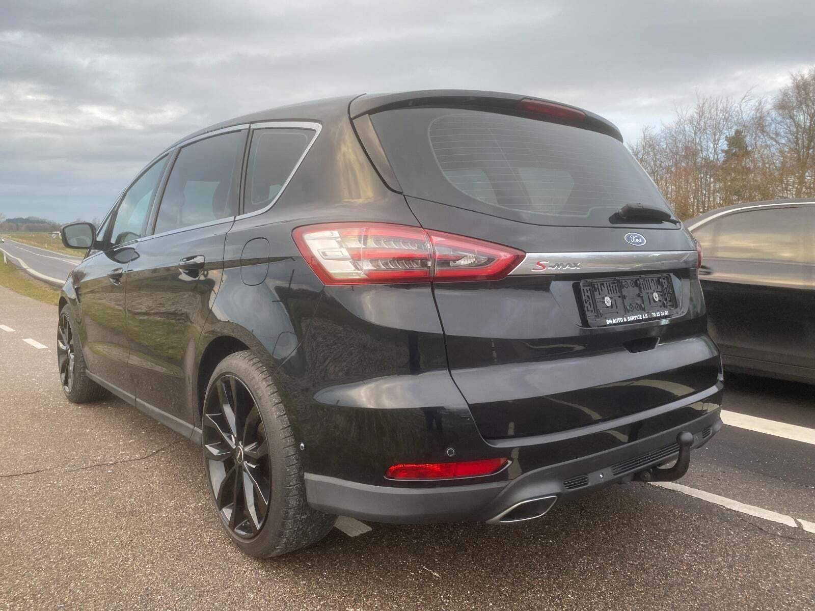 Sort Ford S-MAX fra 2016