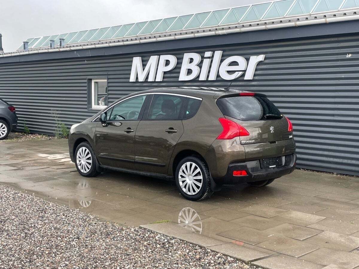 Grøn Peugeot 3008 fra 2010
