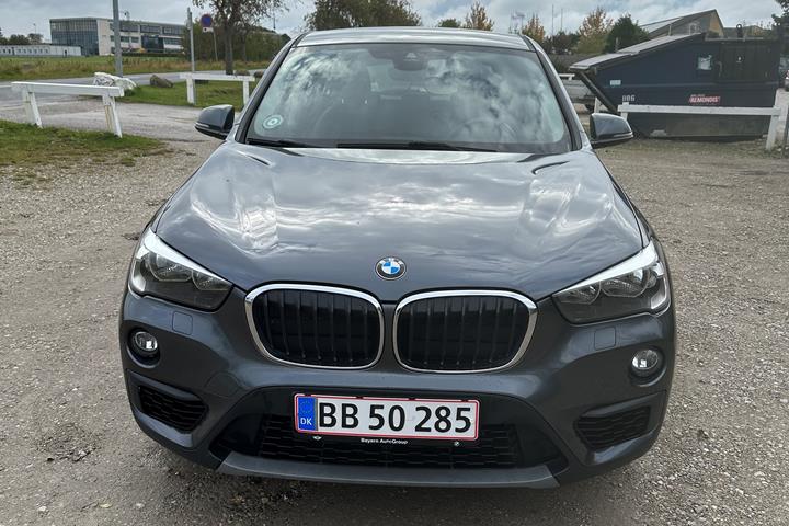 Grå BMW X1 fra 2016