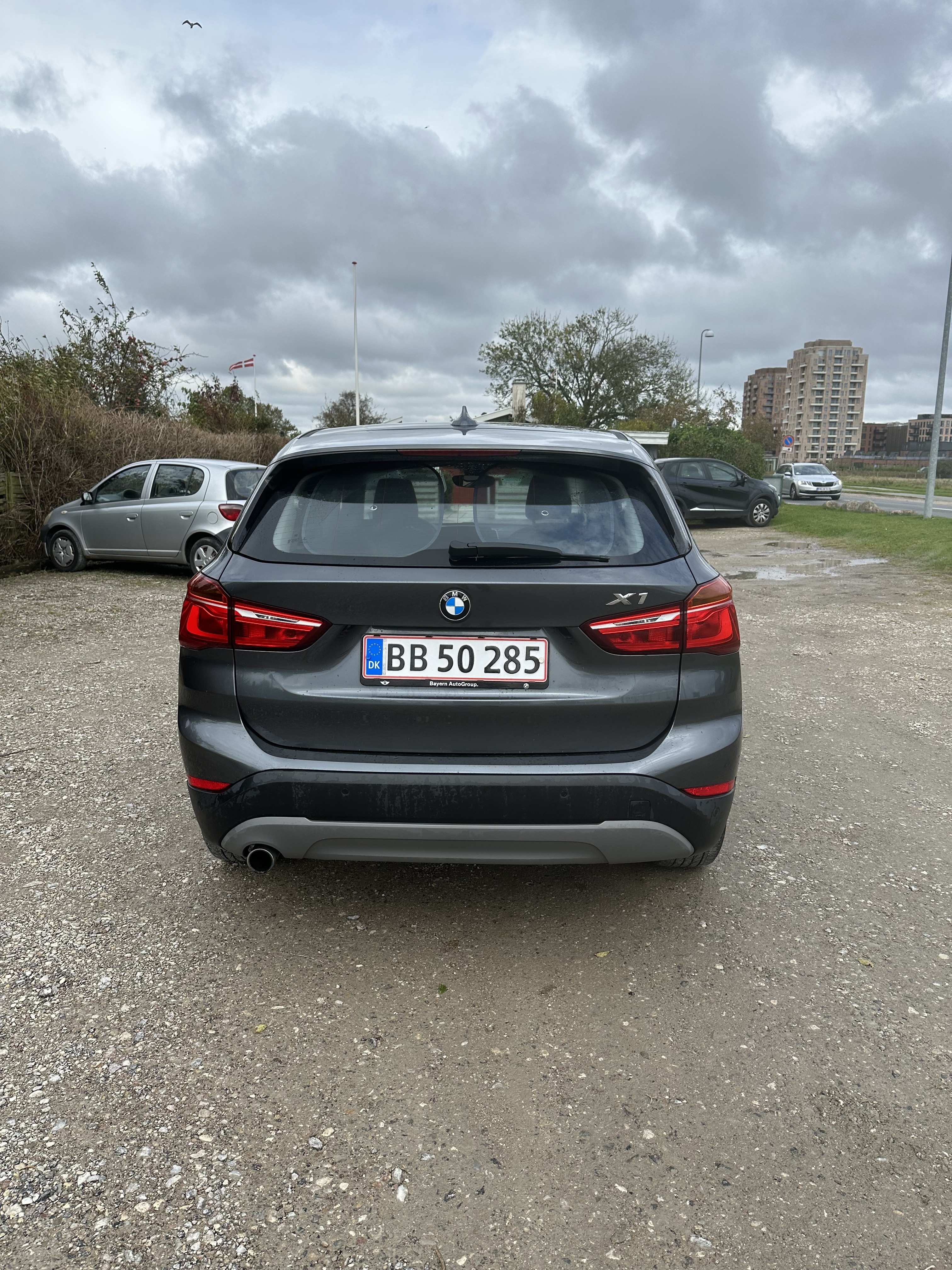 Grå BMW X1 fra 2016