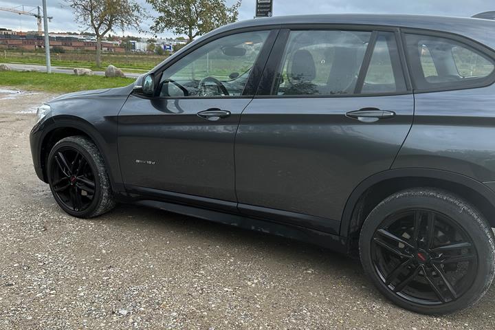 Grå BMW X1 fra 2016