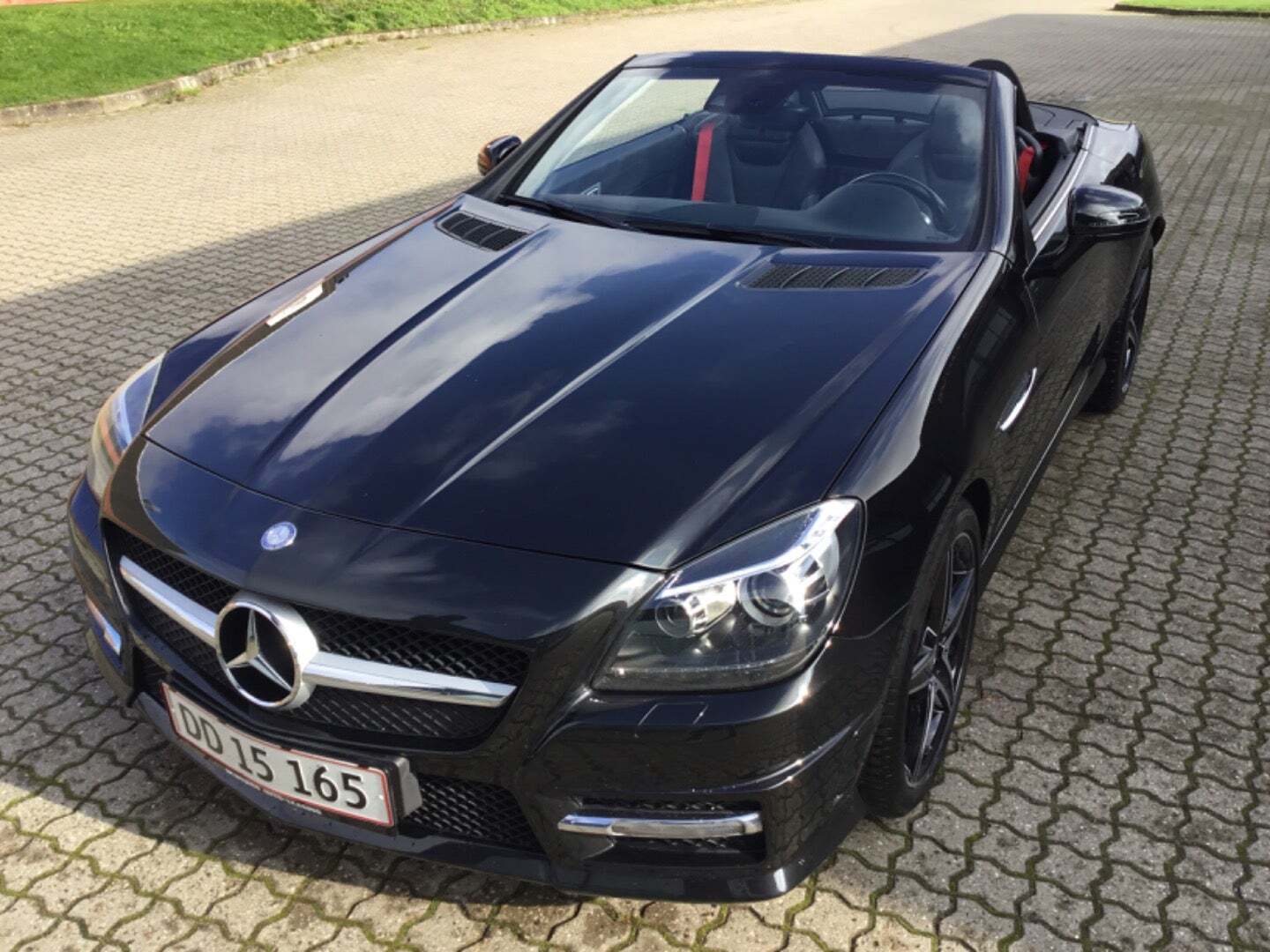 Sort Mercedes SLK250 fra 2012