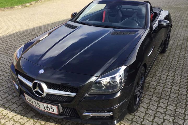 Sort Mercedes SLK250 fra 2012
