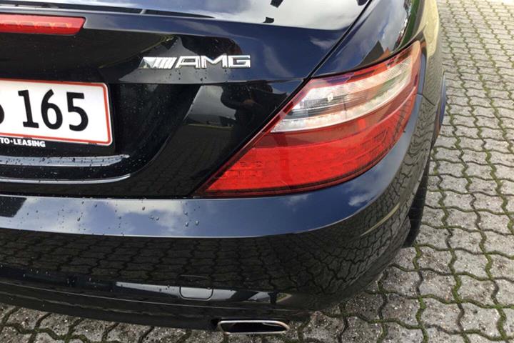 Sort Mercedes SLK250 fra 2012