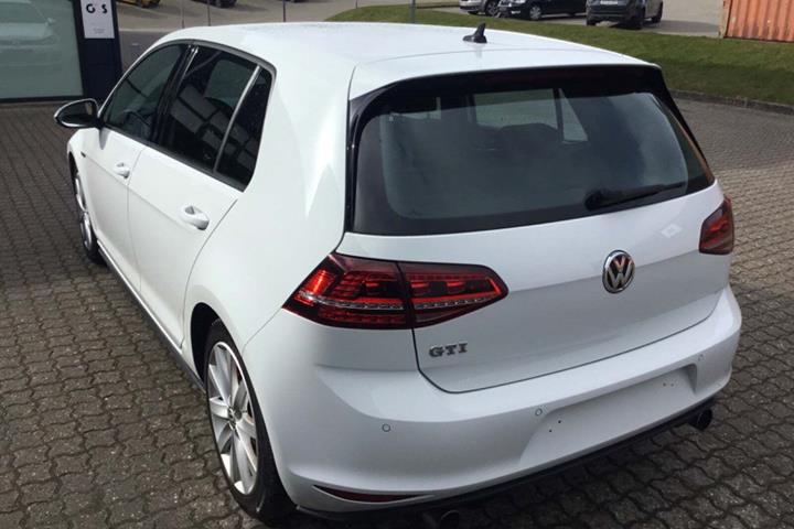 Hvid VW Golf VII fra 2016