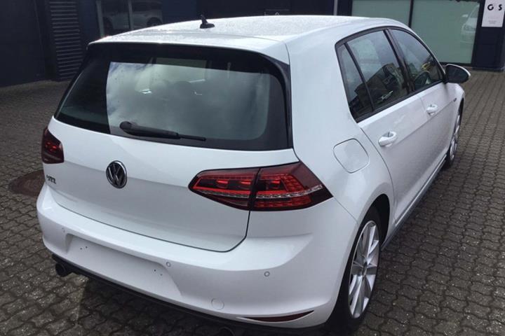 Hvid VW Golf VII fra 2016