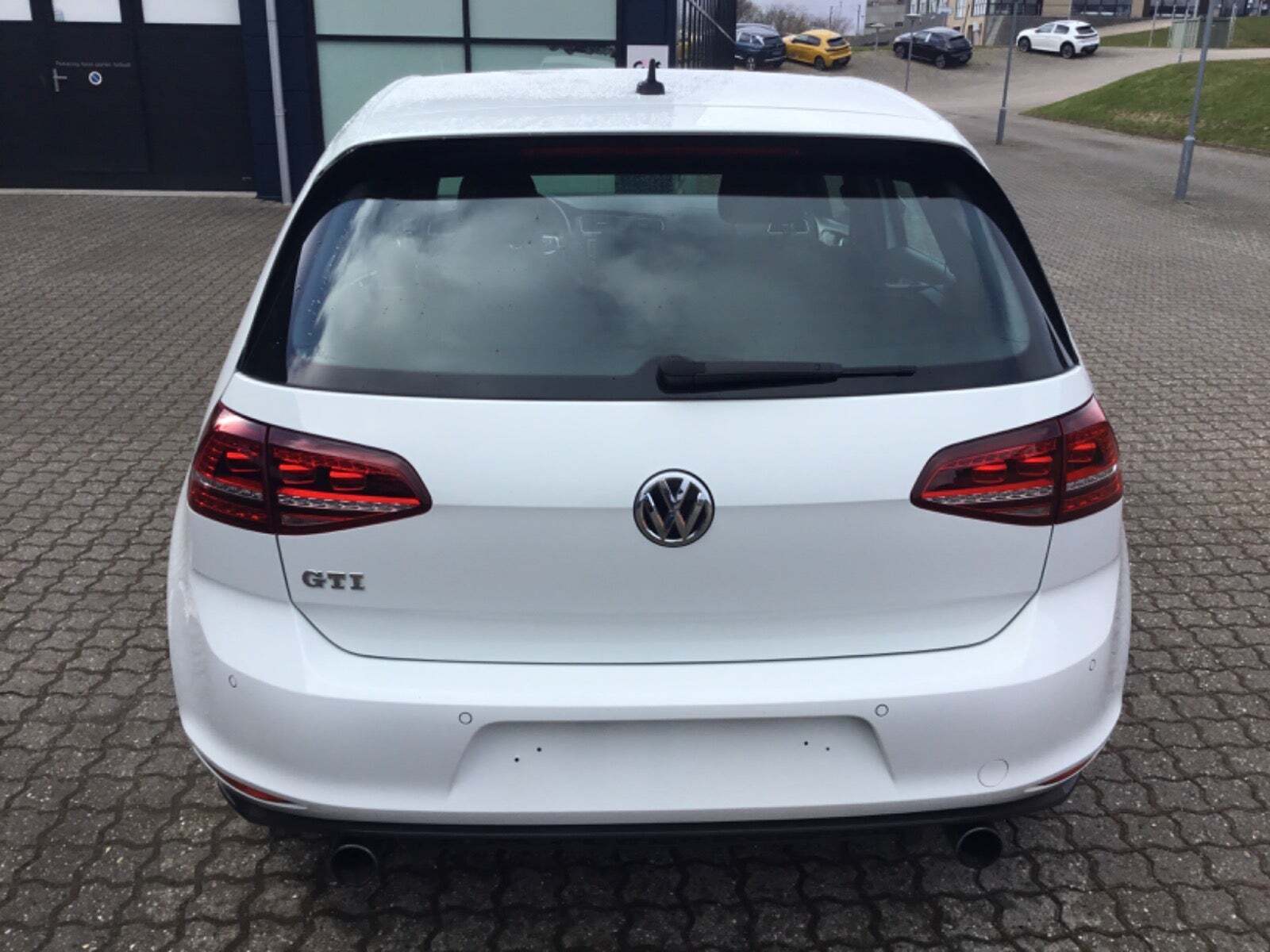 Hvid VW Golf VII fra 2016