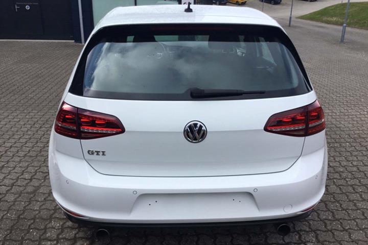 Hvid VW Golf VII fra 2016