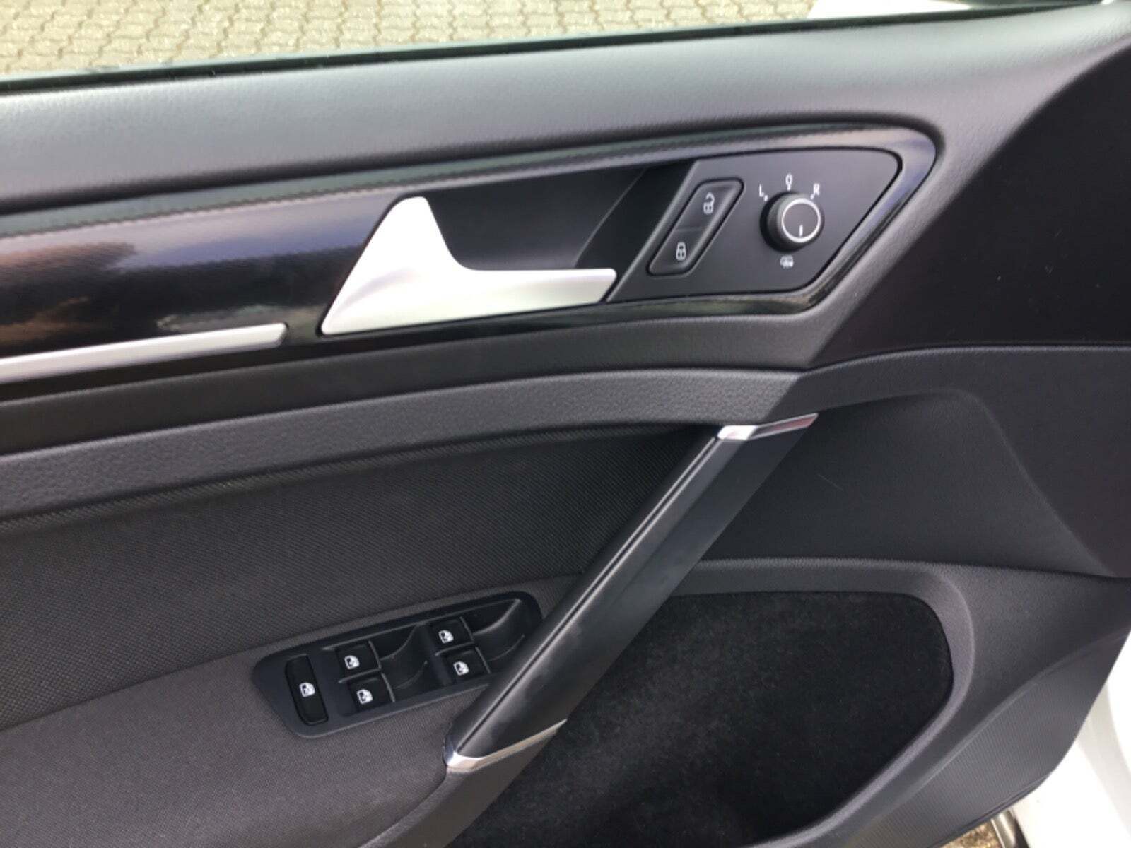 Hvid VW Golf VII fra 2016
