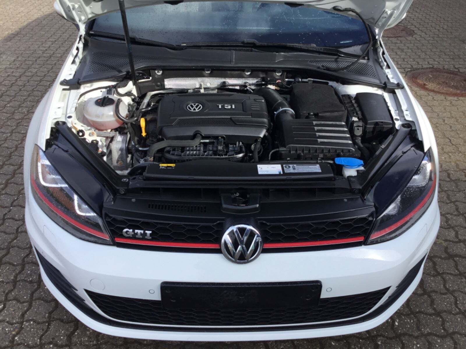 Hvid VW Golf VII fra 2016