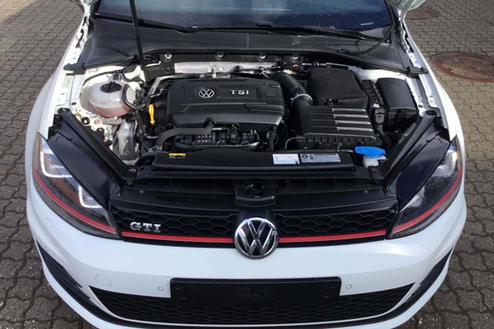 Hvid VW Golf VII fra 2016