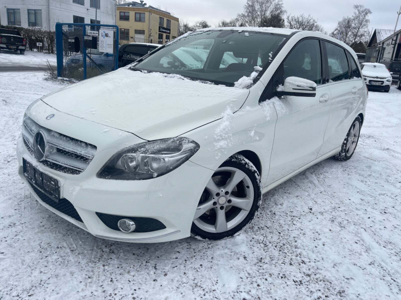 Hvid Mercedes B180 fra 2014