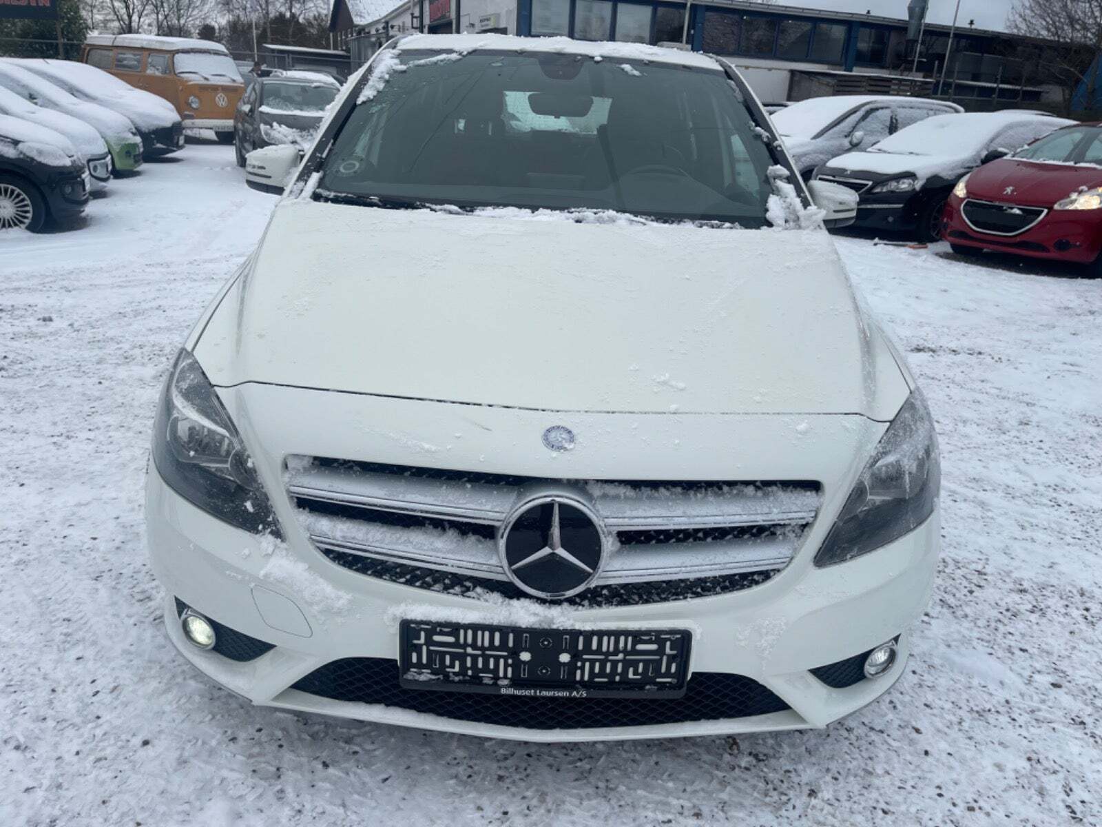 Hvid Mercedes B180 fra 2014