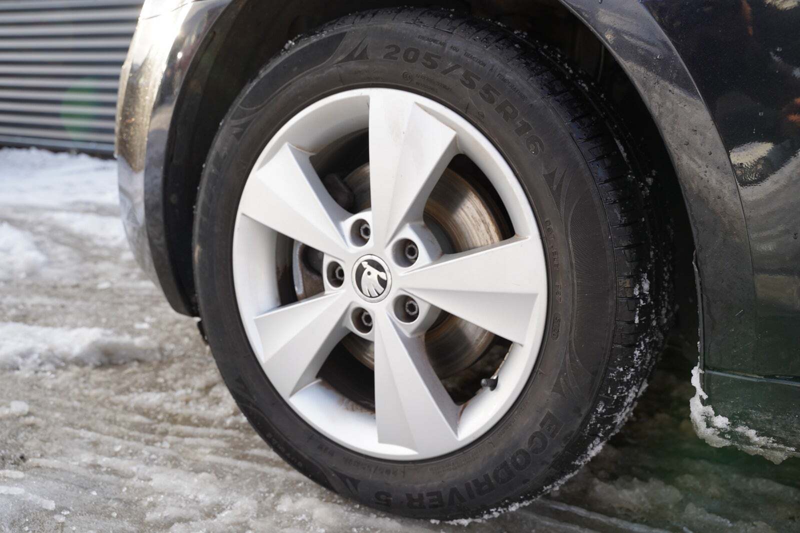 Sort Skoda Octavia fra 2015