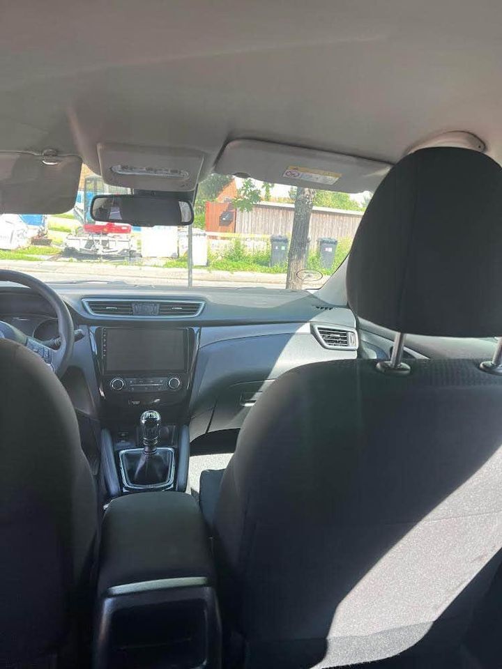 Sort Nissan Qashqai fra 2018