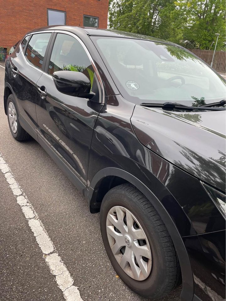 Sort Nissan Qashqai fra 2018