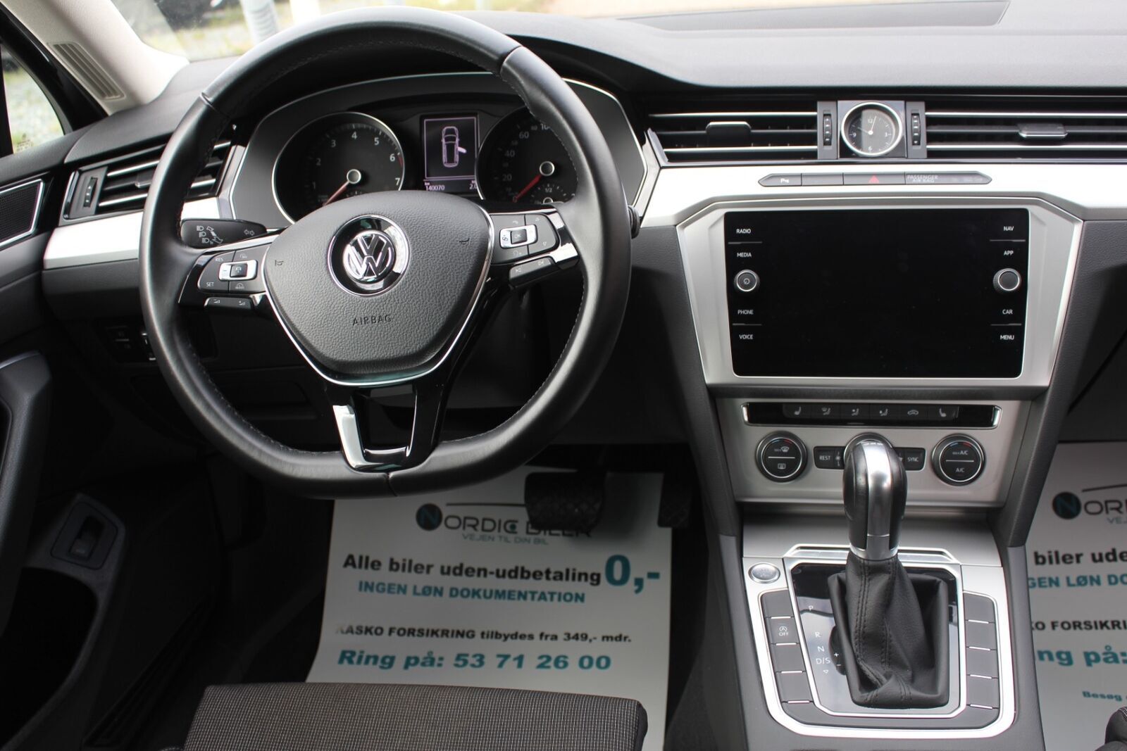 Grå VW Passat fra 2017