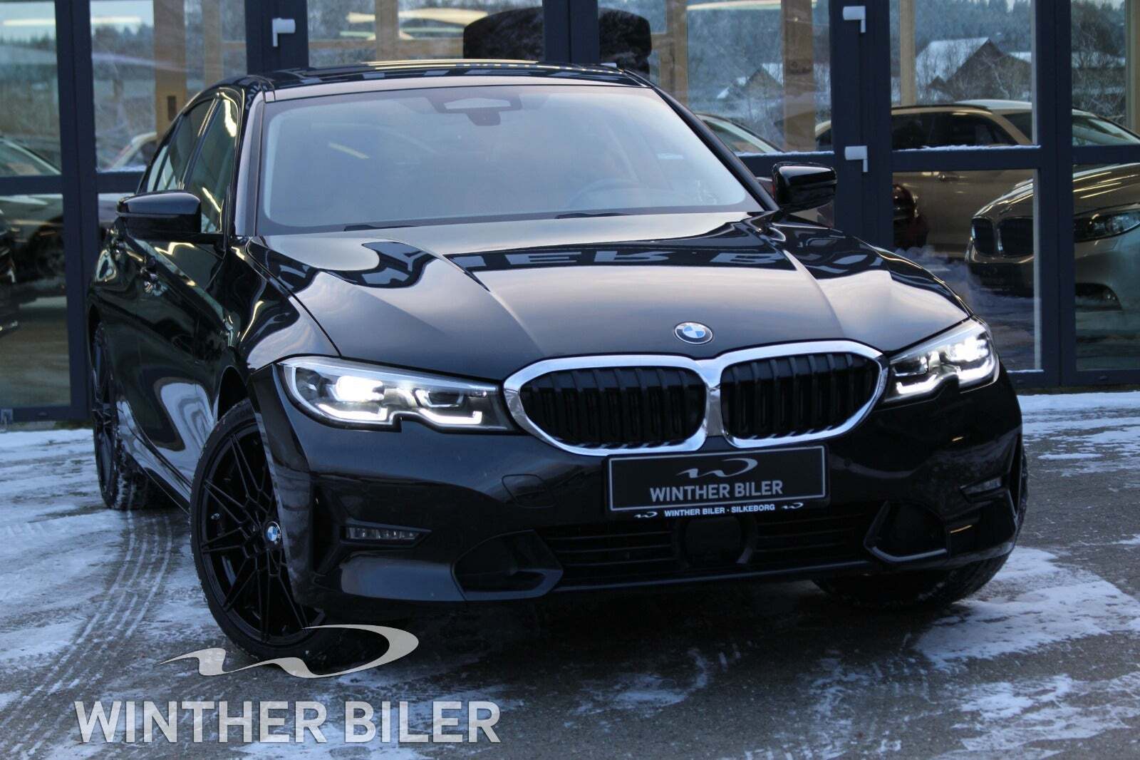 Sort BMW 330e fra 2020