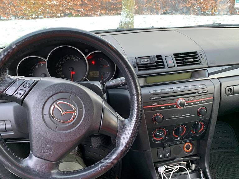 Mazda 3 1,6 HATCHBACK