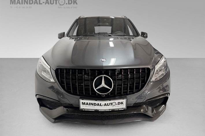 Rød Mercedes GLE63 fra 2016