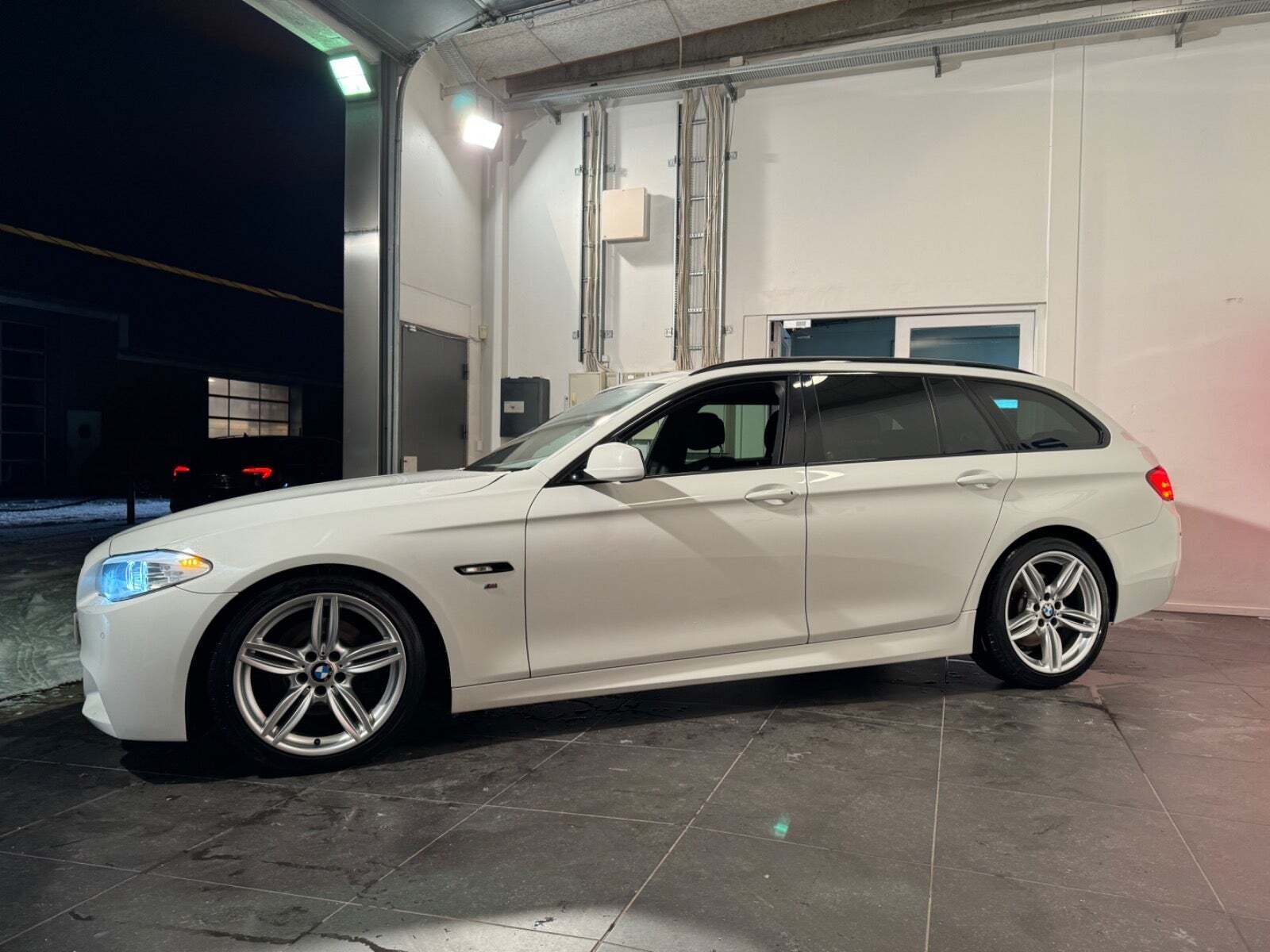 Hvid BMW 520d fra 2013