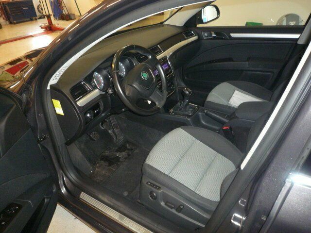 Skoda Superb 2,0 TDi 140 Ambition Combi