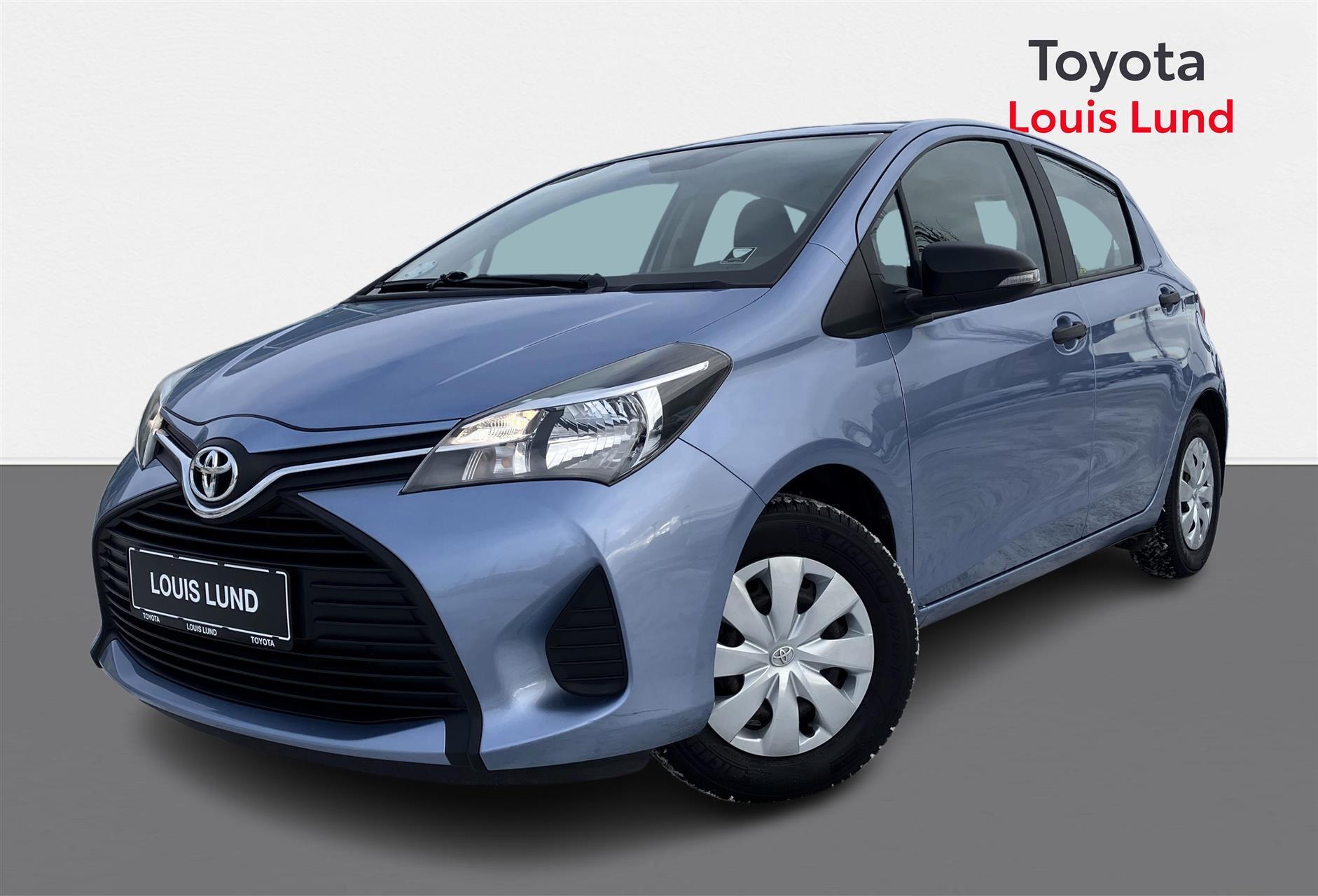 Blå Toyota Yaris fra 2015