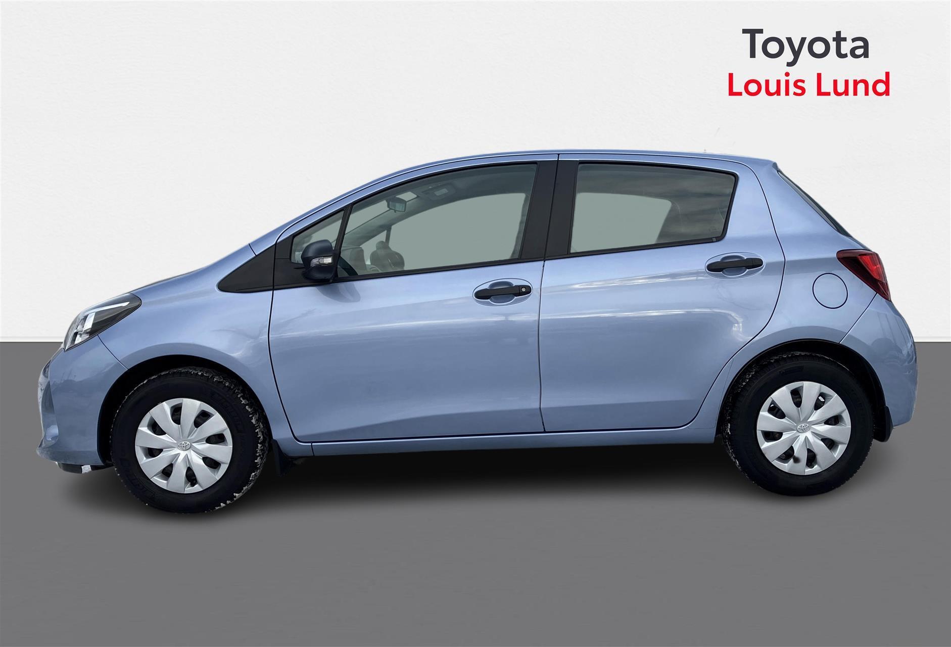 Blå Toyota Yaris fra 2015