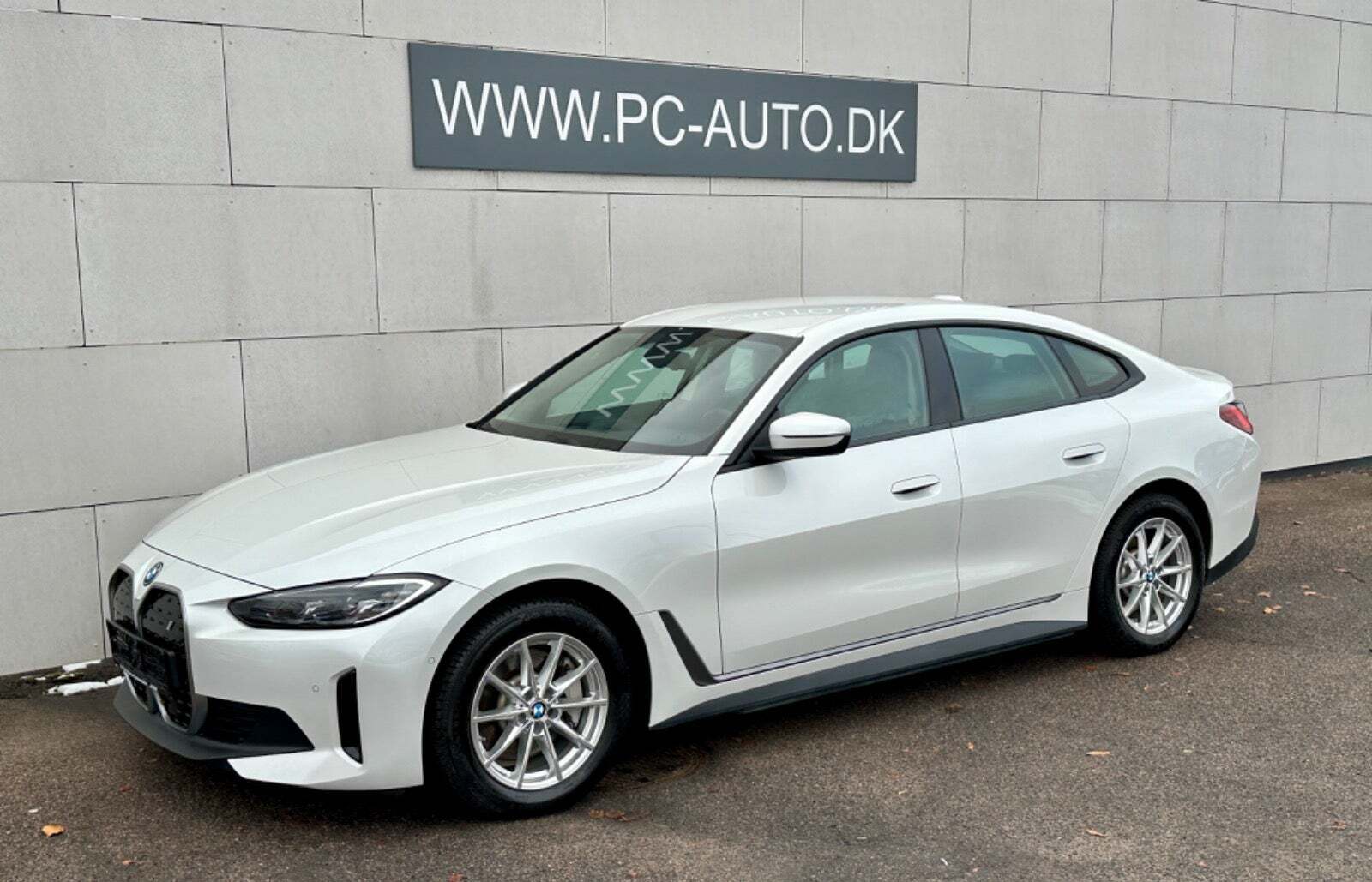 Grå BMW i4 fra 2022