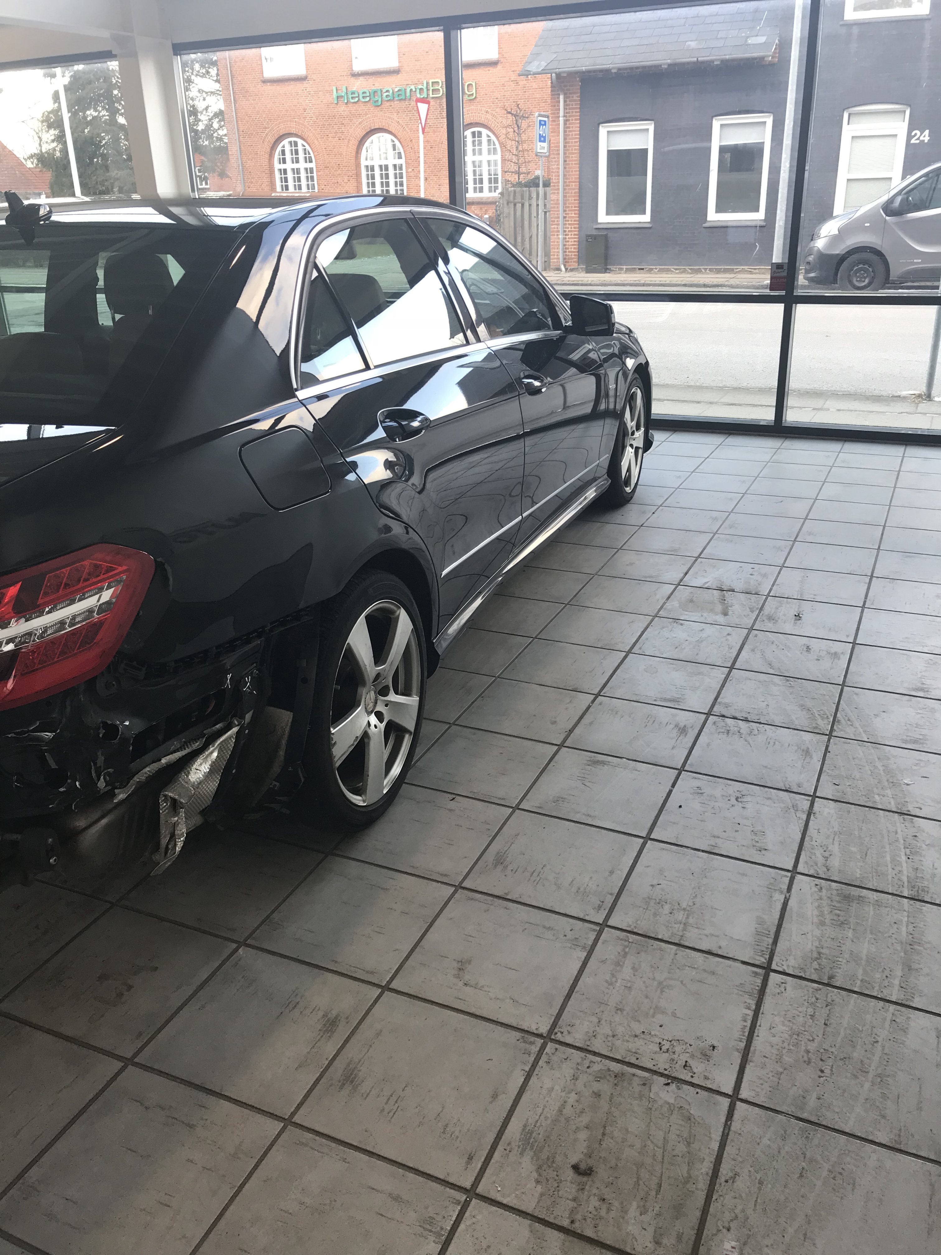 Sort Mercedes E350 fra 2011