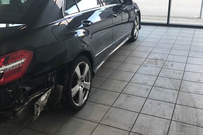 Sort Mercedes E350 fra 2011