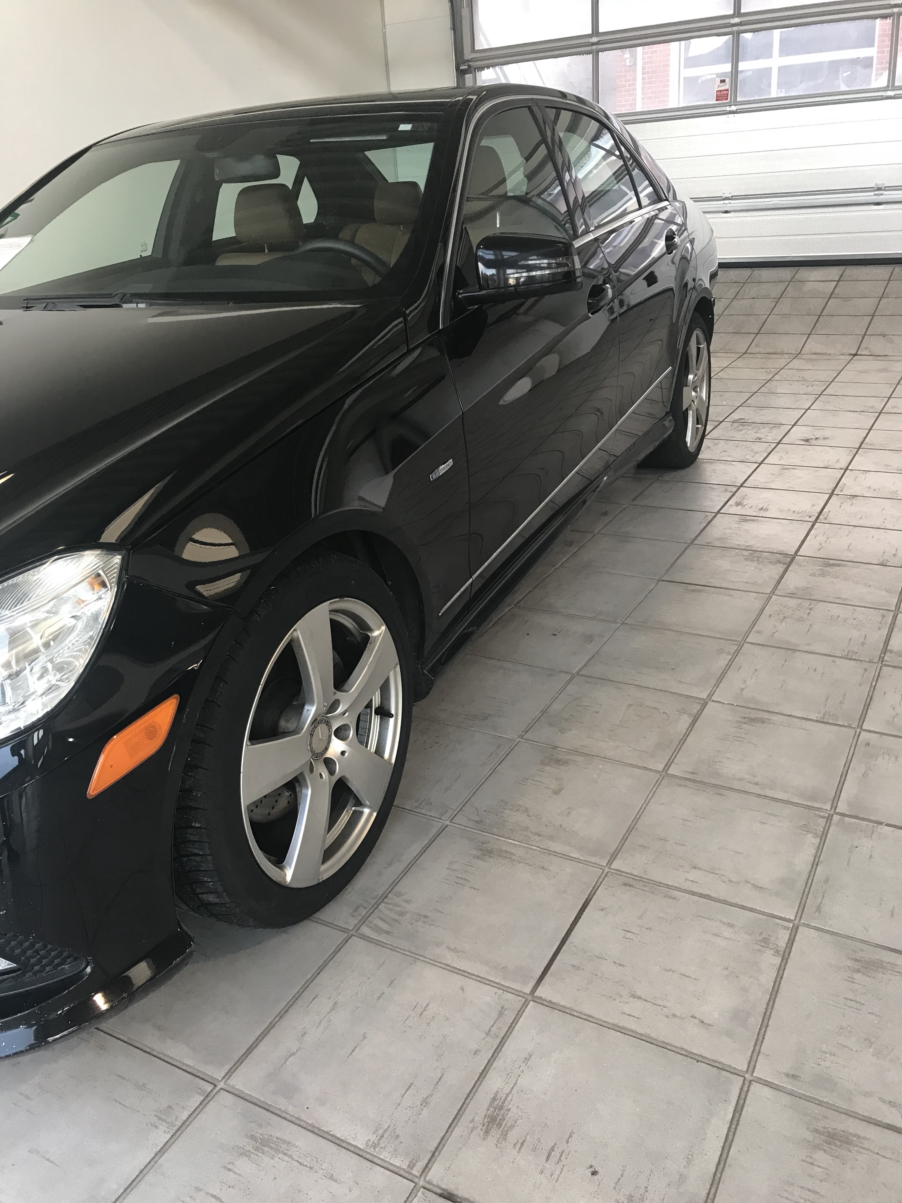 Sort Mercedes E350 fra 2011