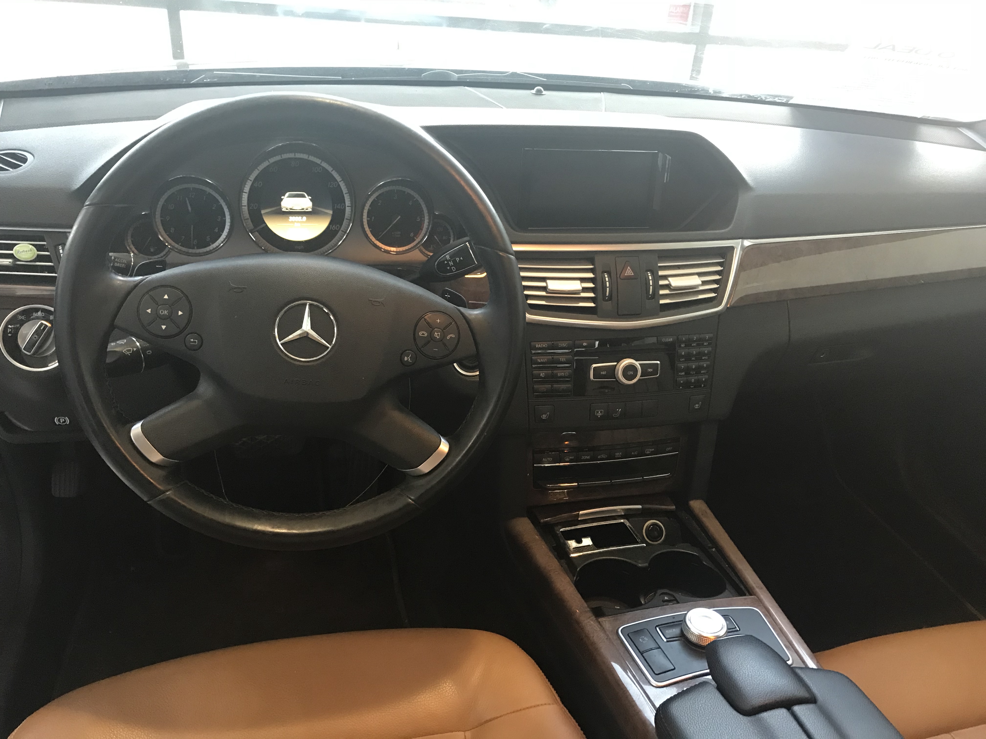 Sort Mercedes E350 fra 2011