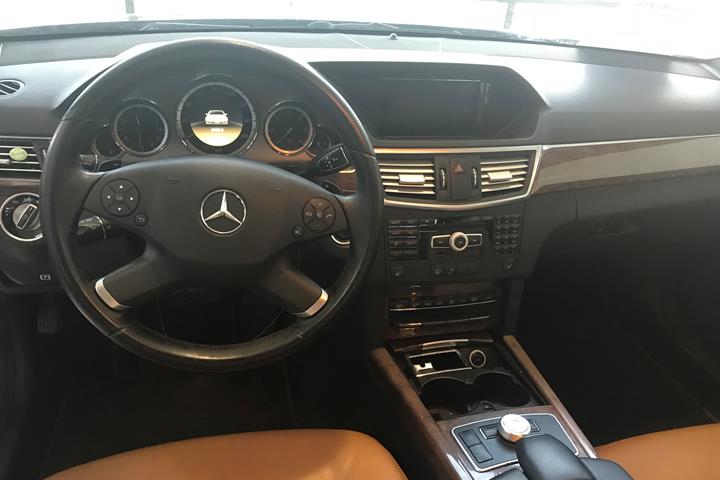 Sort Mercedes E350 fra 2011