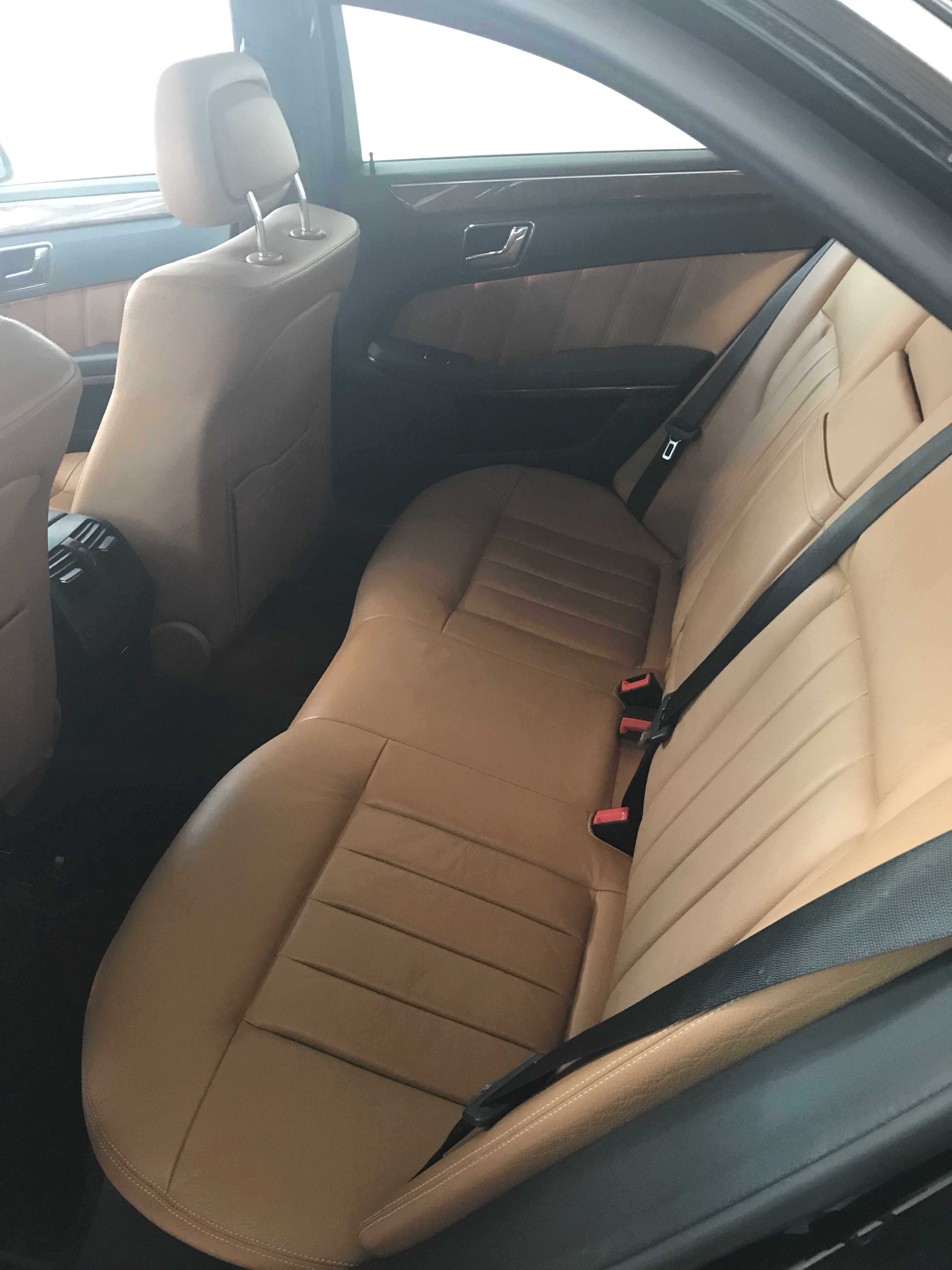 Sort Mercedes E350 fra 2011
