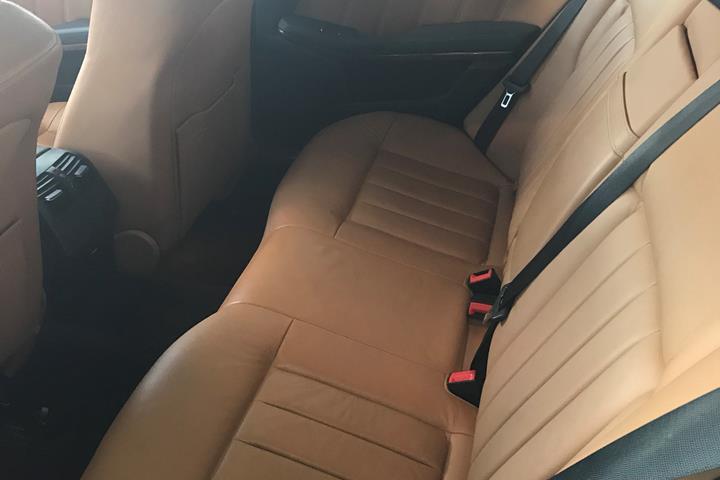 Sort Mercedes E350 fra 2011