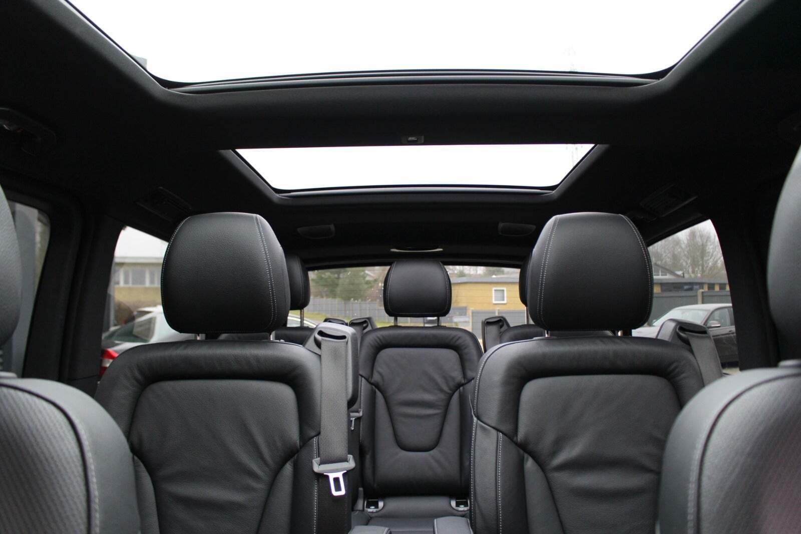 Sort Mercedes EQV300 fra 2021