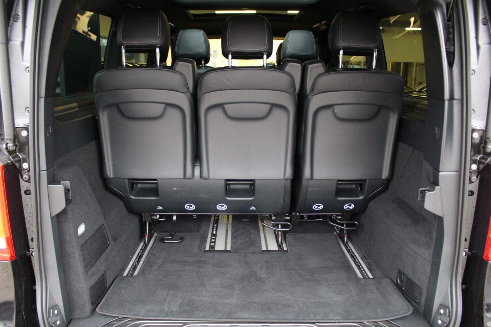 Sort Mercedes EQV300 fra 2021