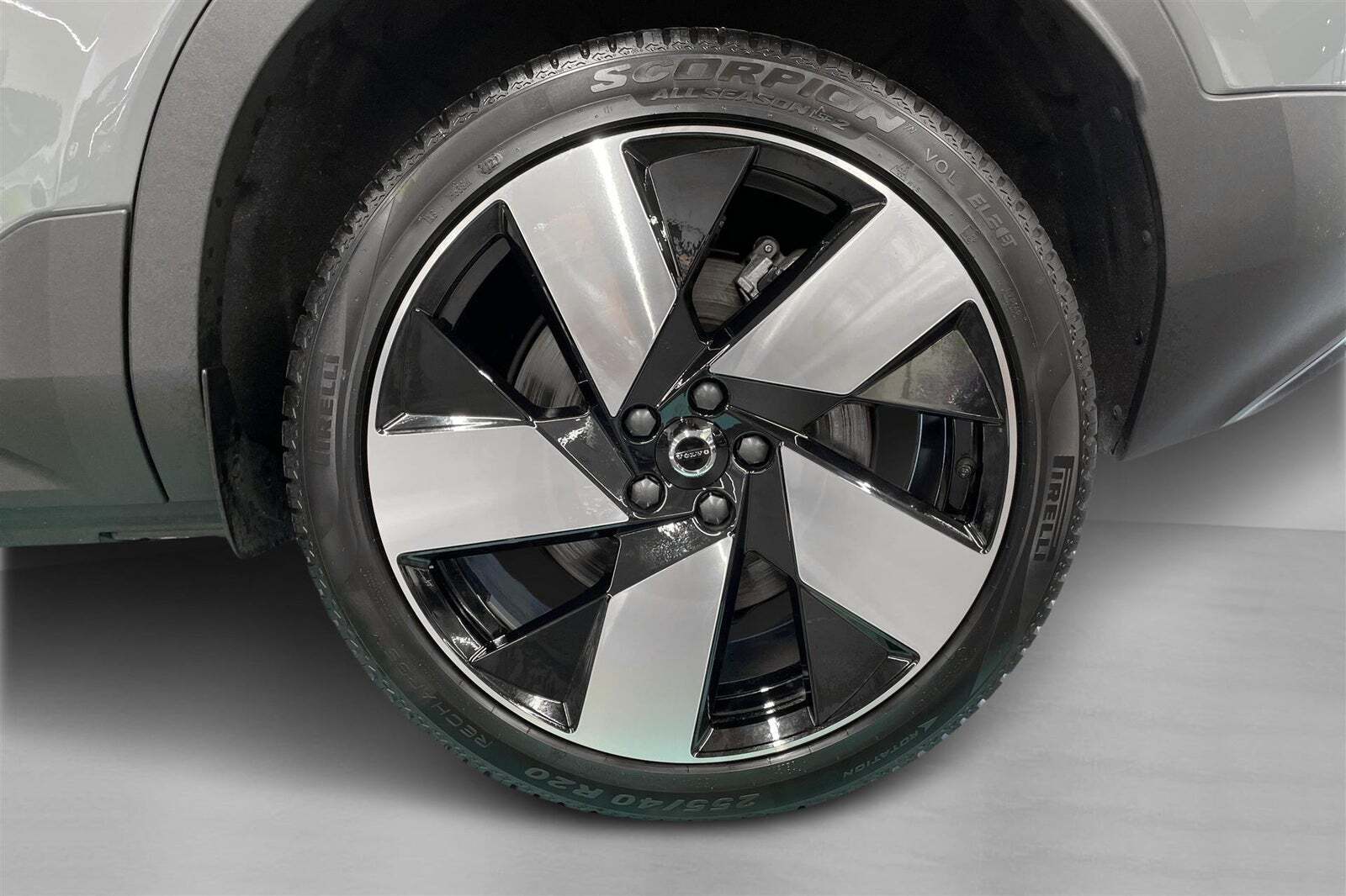 Grå Volvo C40 fra 2022