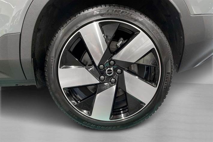 Grå Volvo C40 fra 2022