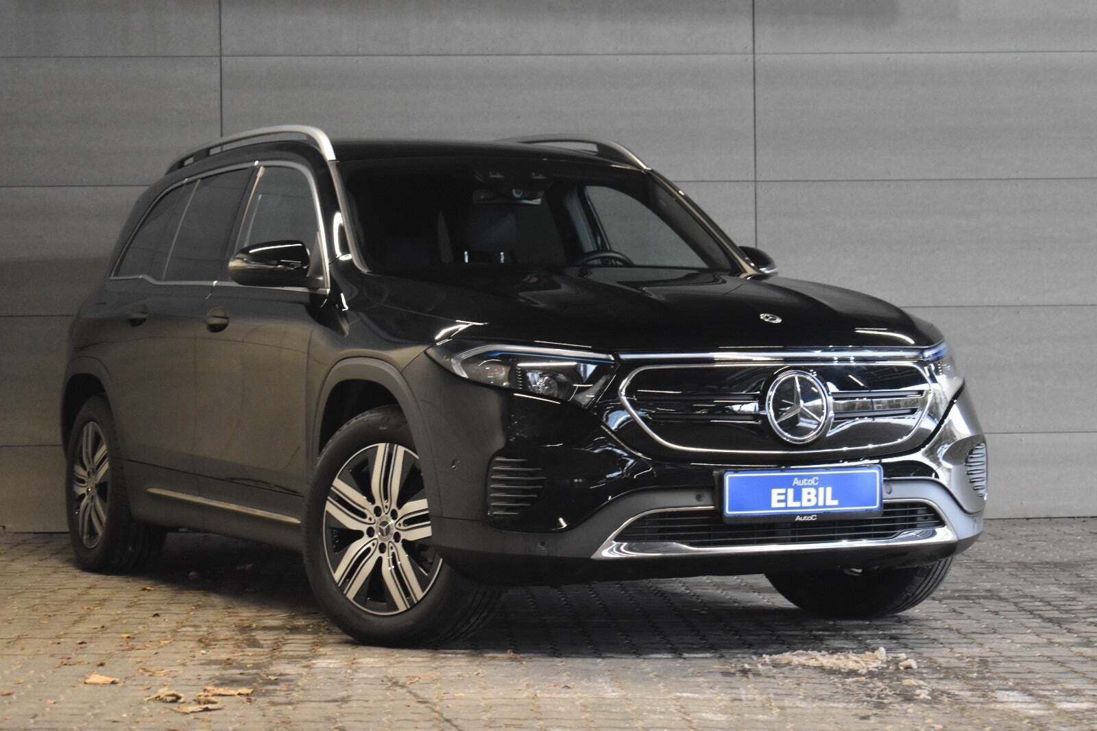 Sort Mercedes EQB300 fra 2023