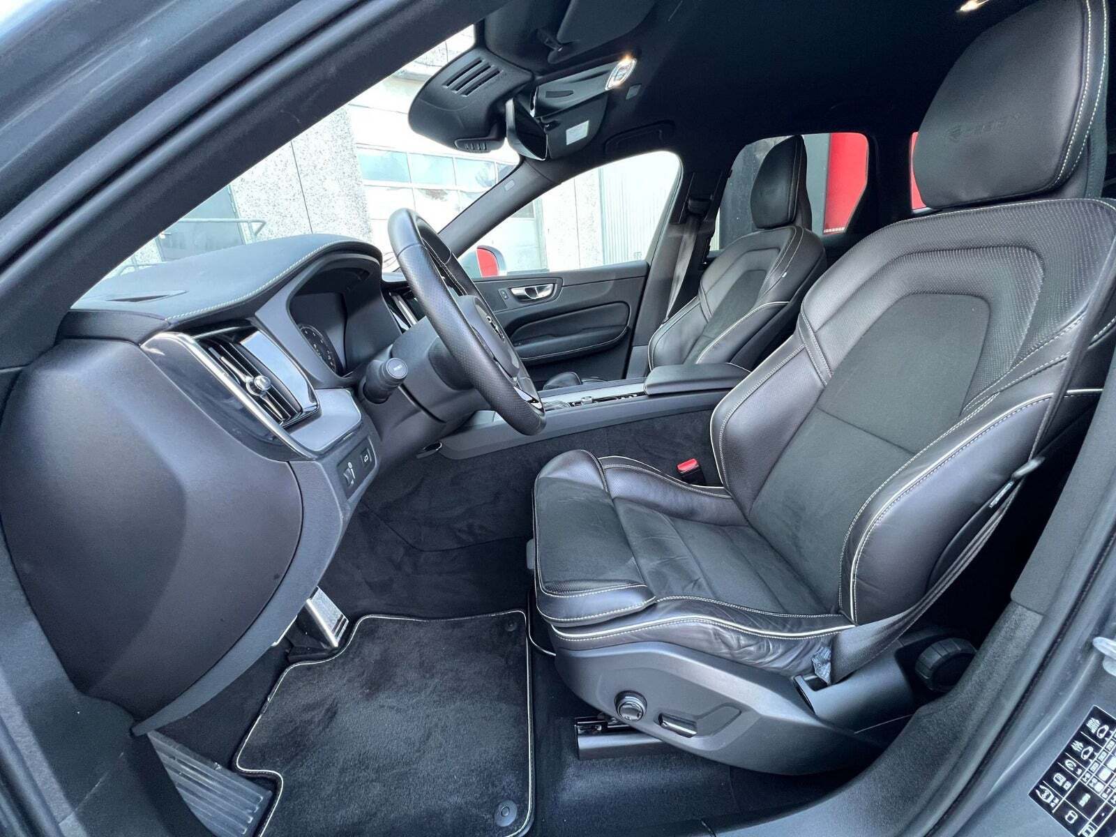 Grå Volvo XC60 fra 2019